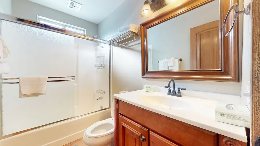 Mammoth View Villas 40 Walk to The Village Gondola, Private Grill and Washer Dryer by RedAwning