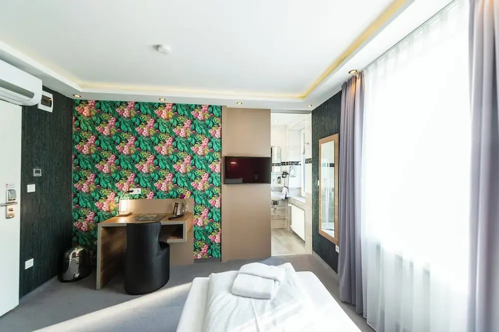 Stay-Inn Boardinghouse