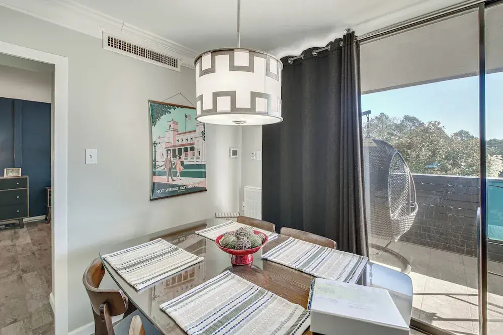 Mid-century Modern Condo on Lake Hamilton!