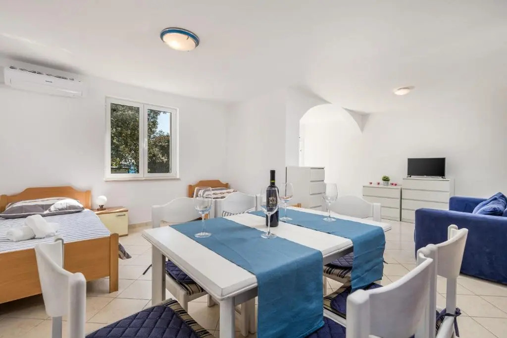 Apartments in pinewood near the sea