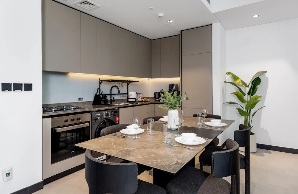 Waves - Urban Retreat Waterfront Elegance at 15 Northside