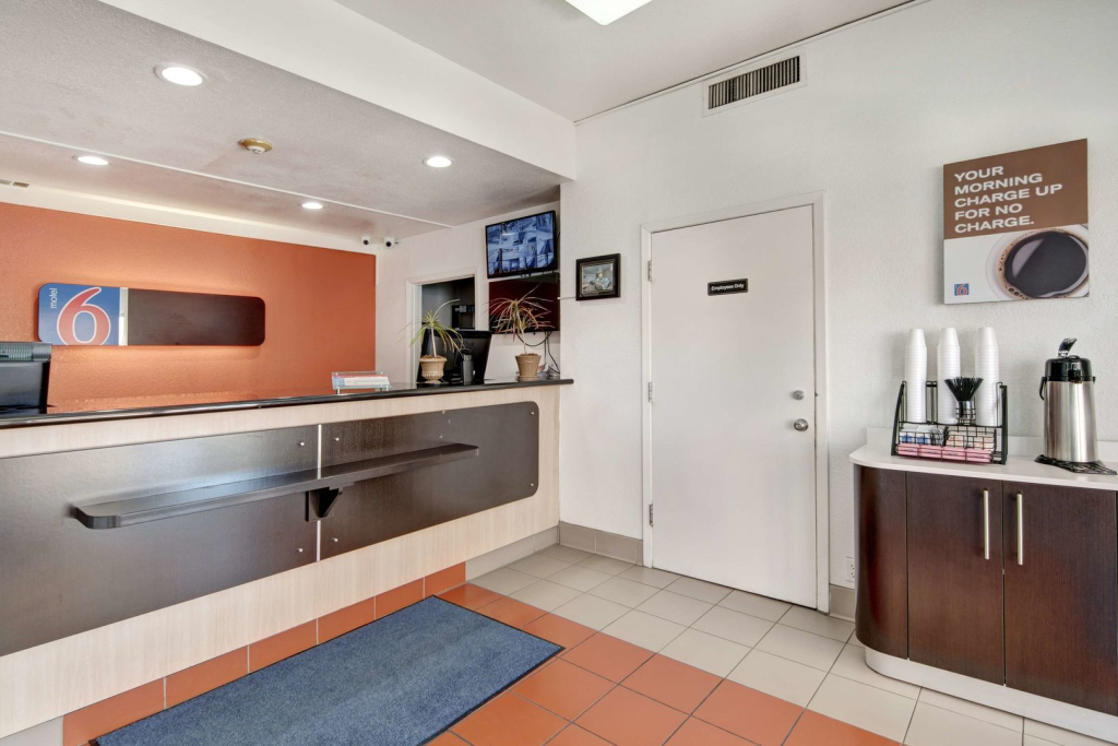 Motel 6-Dallas, TX - Forest Lane