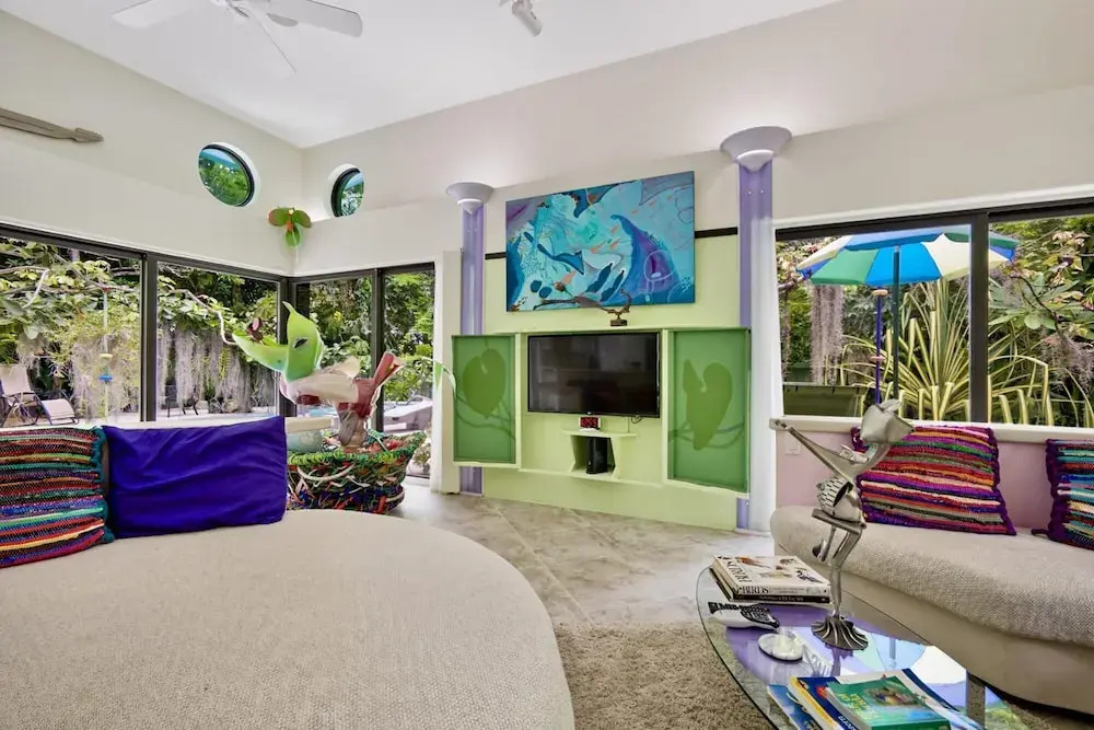 Unique Art Nature Hideaway Walkable to Wilton Drive