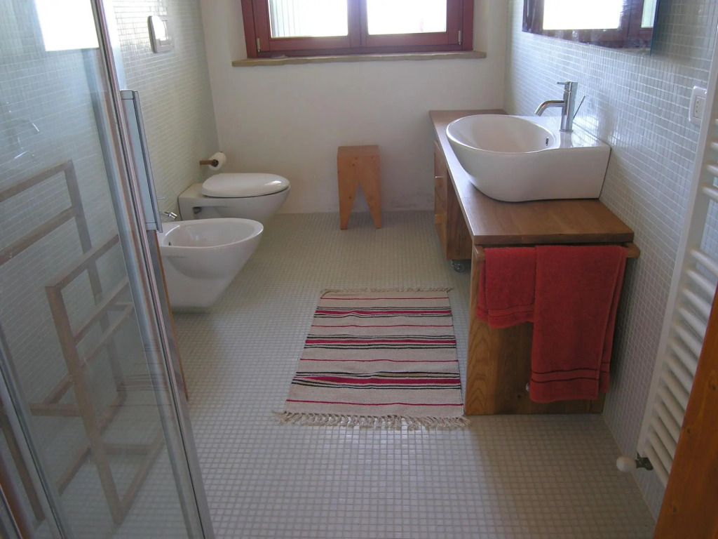 Cottage in Montelabbate with Pool & Forest