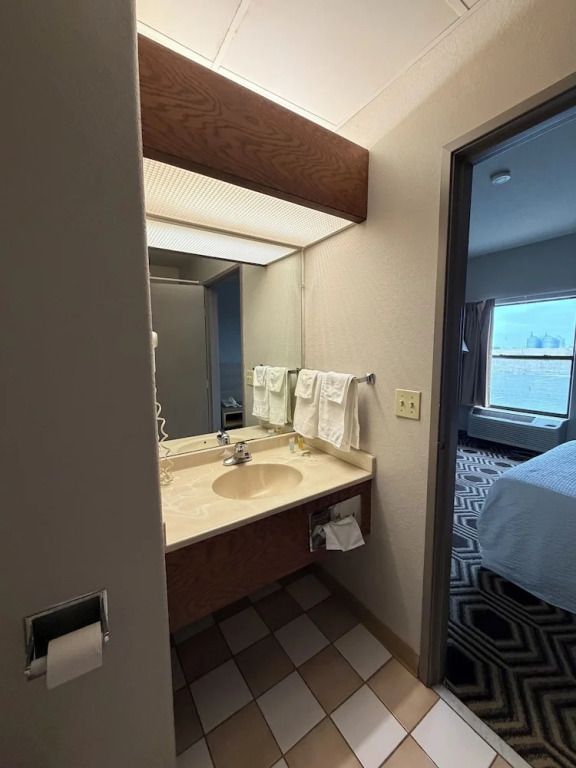Relax Inn & Suites