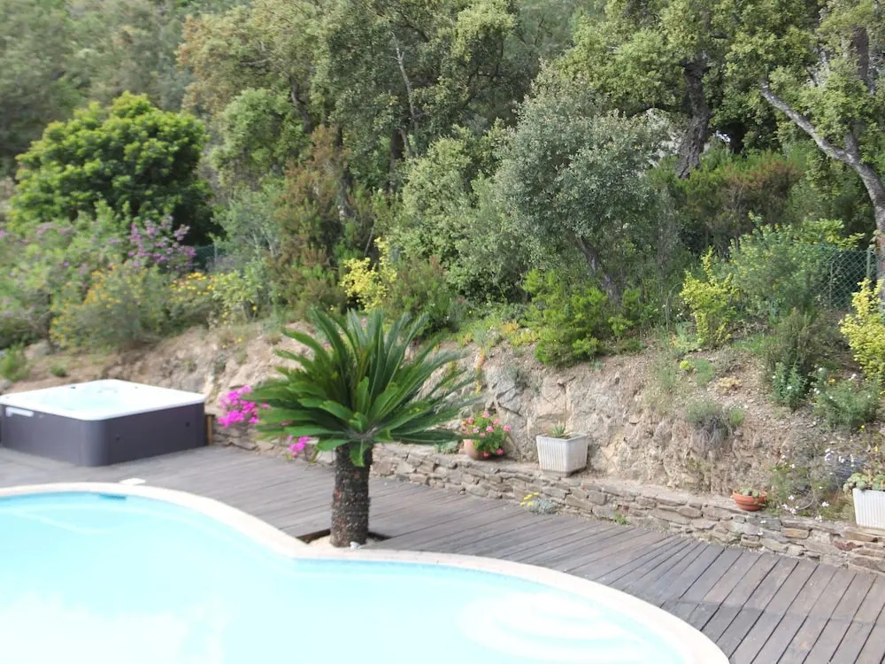 Mediterranean Home With Private Pool and Summer Kitchen, 800m From the Beach