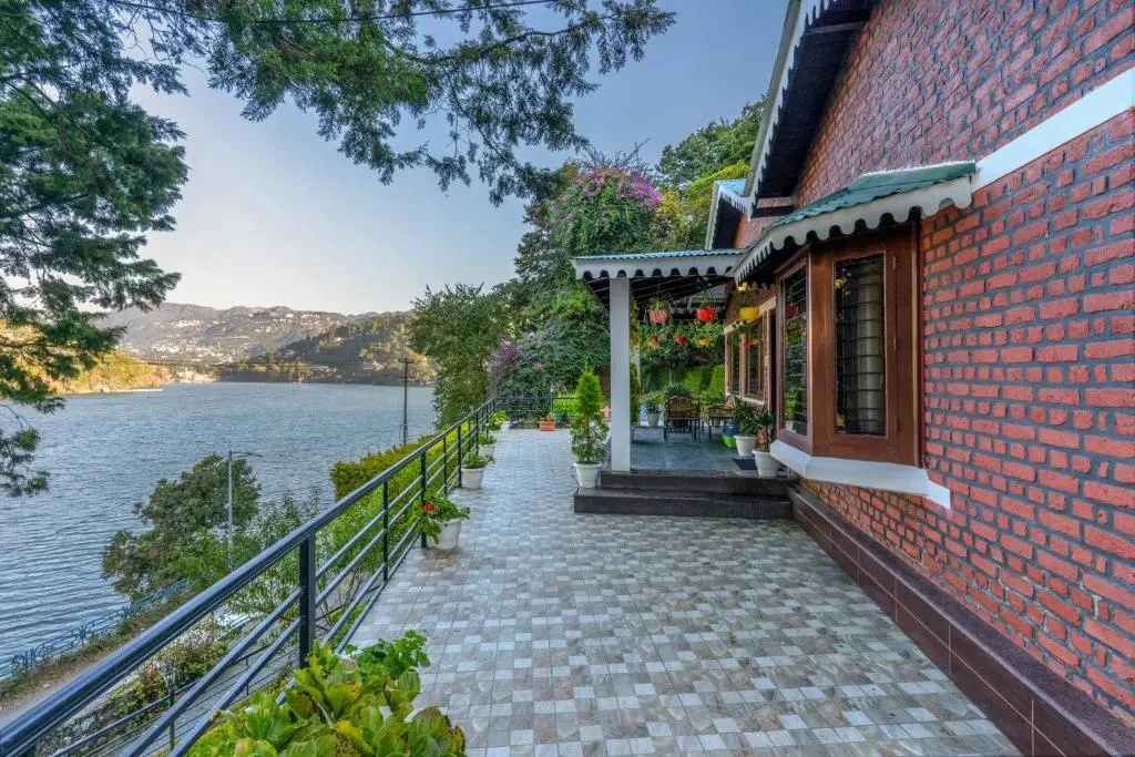 SaffronStays Gardens On The Lake