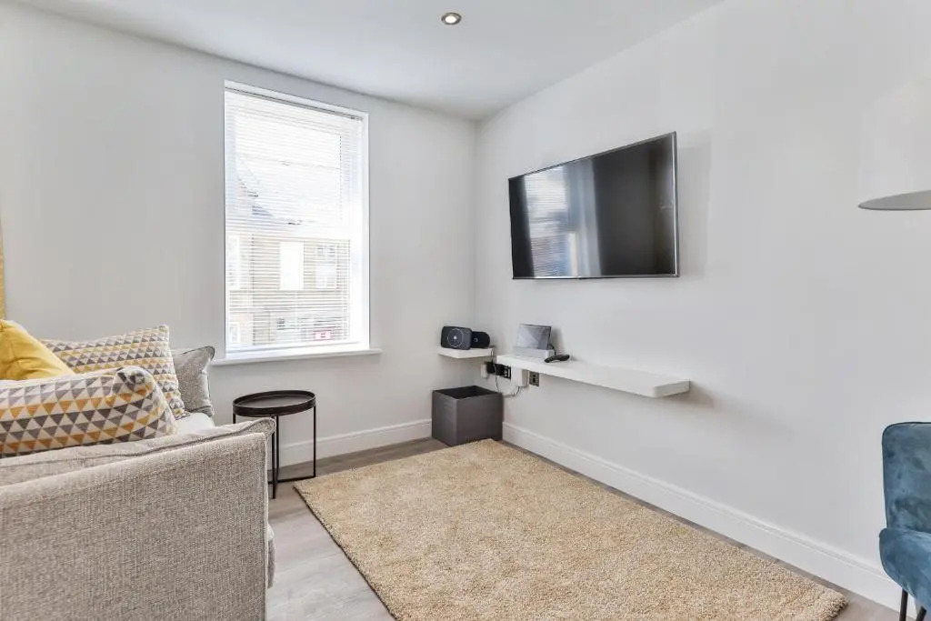 Belle House, Apt 4