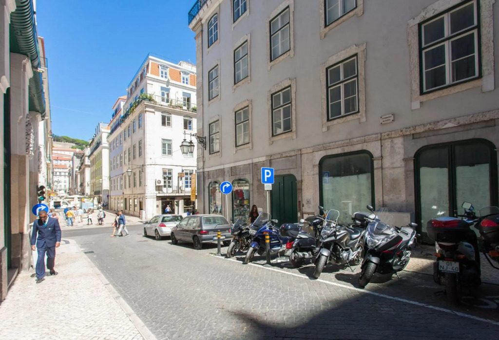 Baixa-Chiado Library Loft