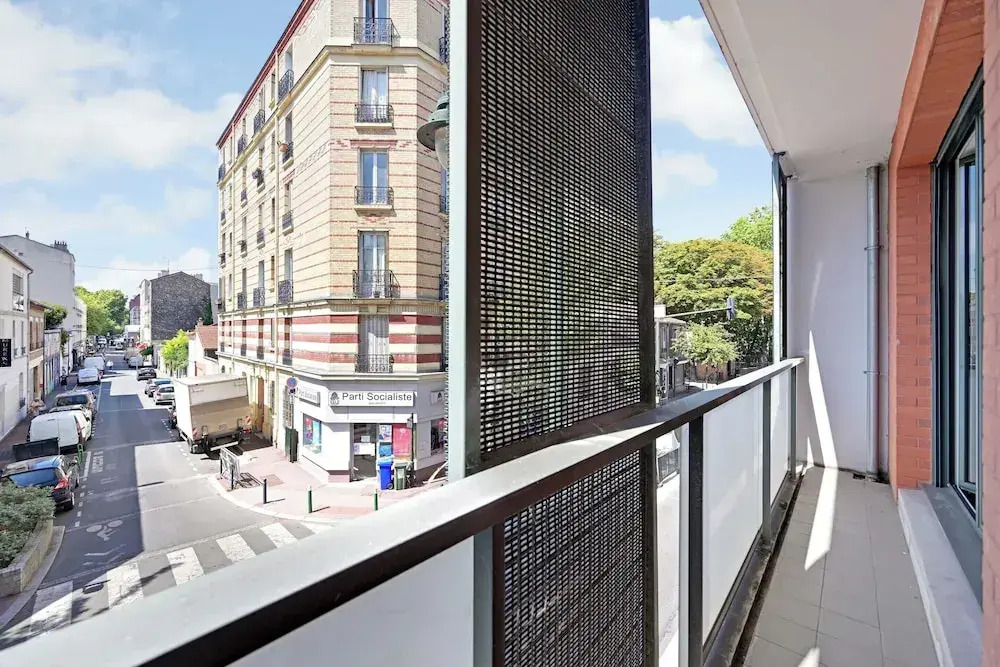 Charming Apartment - 2br-4p- Balcony- Malakoff