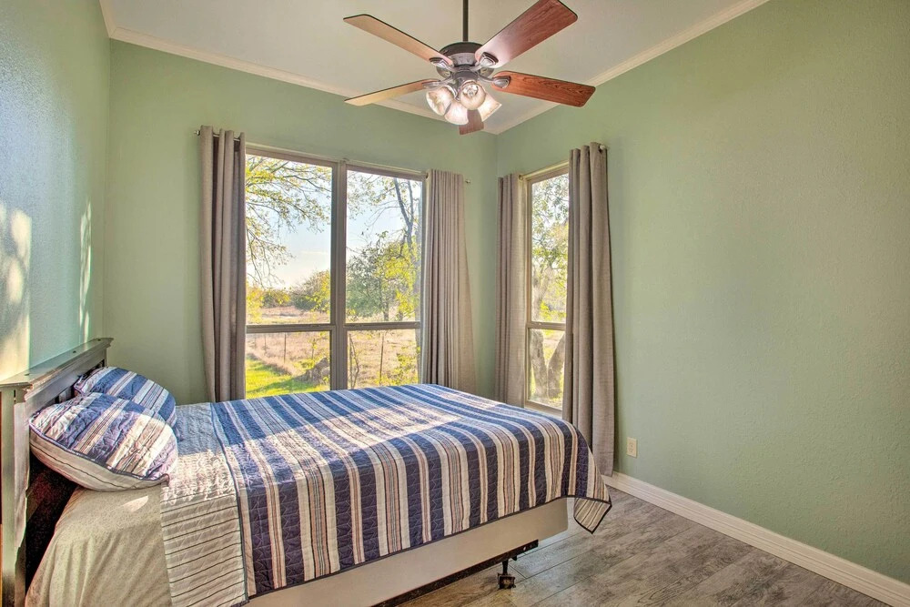 Charming Gainesville Retreat: Barn, Horses Welcome