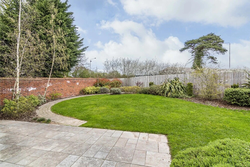 Spacious 4bed House in Derby with Garden