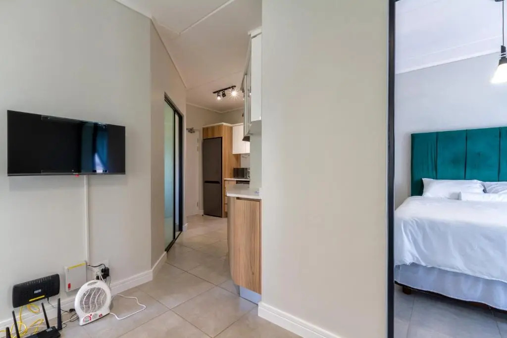 Lovely 1 Modern bedroom in Waterfall City