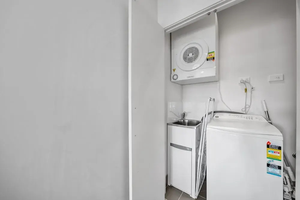 Bright 1-bed Apartment With Balcony