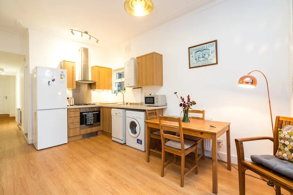 NEW Stylish 1 Bedroom Flat With Garden London