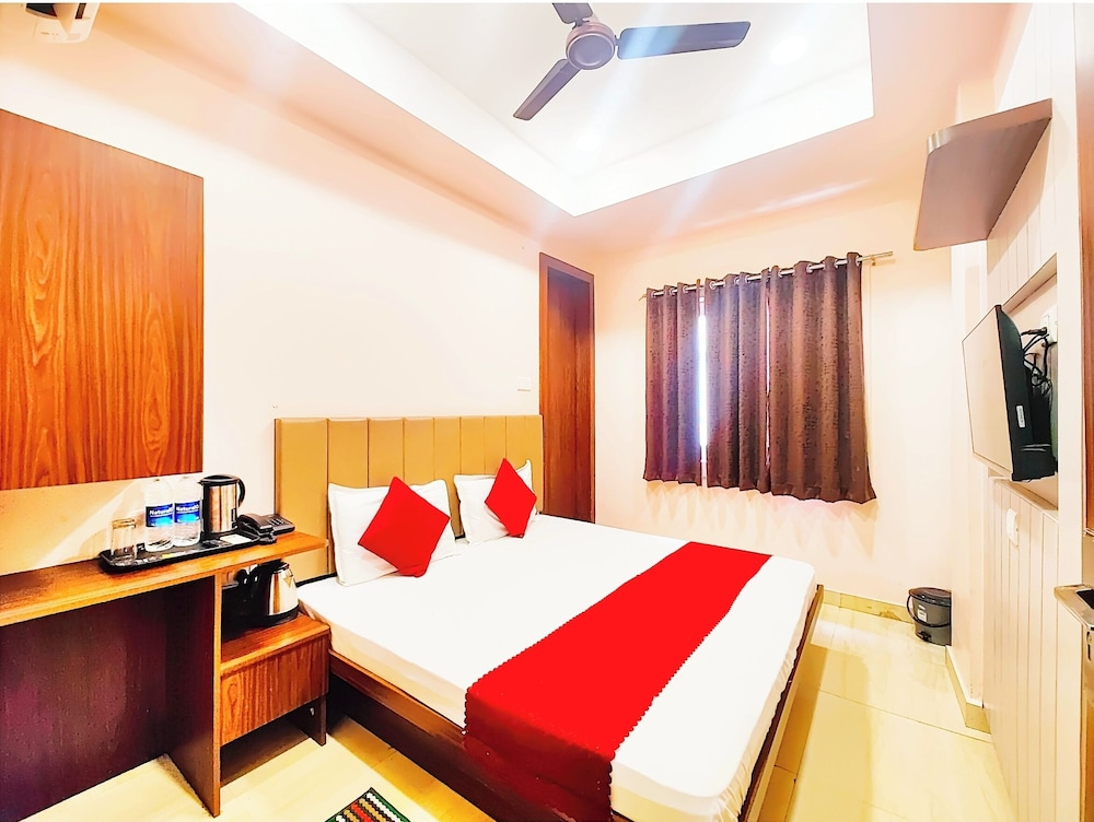 Hotel VIMOKSHA# RESIDENCE - Near Kashi-Vishwanath-Temple-And Ganga Ghat With-Lift-Wifi- Restaurant- Paid-Parking facilities-Newly Decorated Room- A Top Rated Premium Hotel in Varanasi