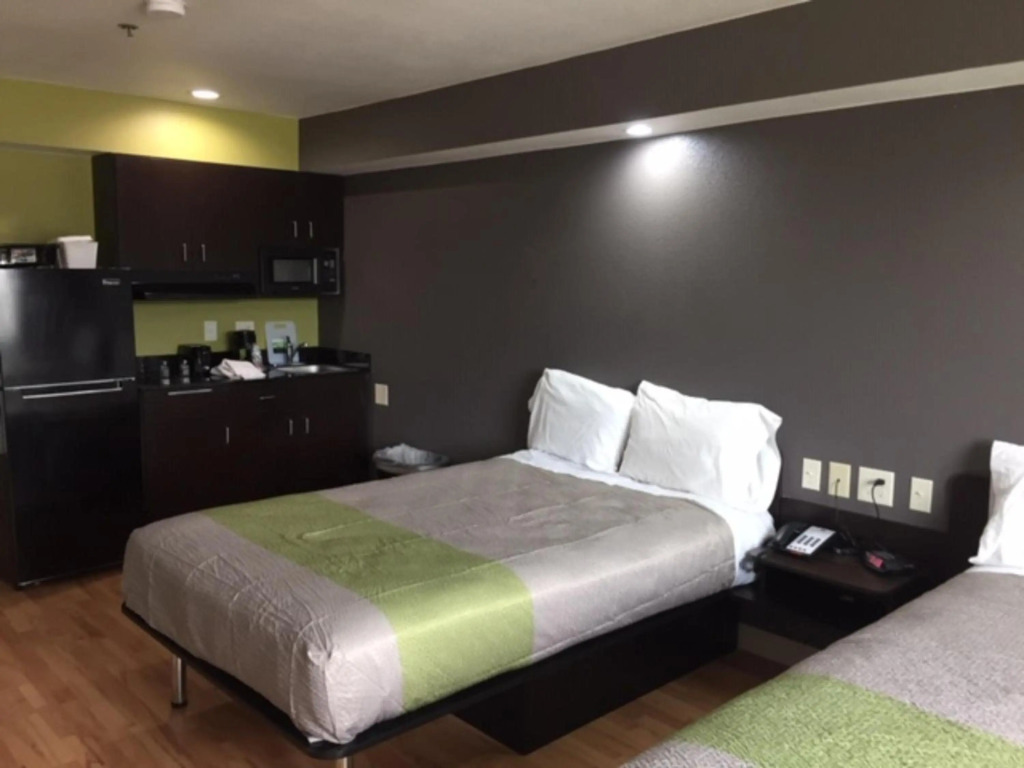 Studio 6 Burleson