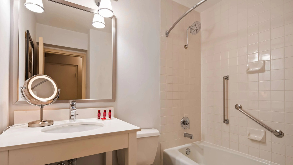 Best Western Plus Kansas City Sports Complex Hotel