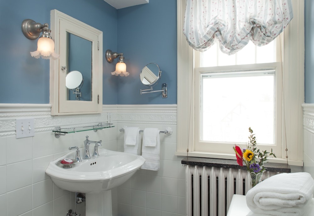 A G Thomson House Duluth Bed and Breakfast