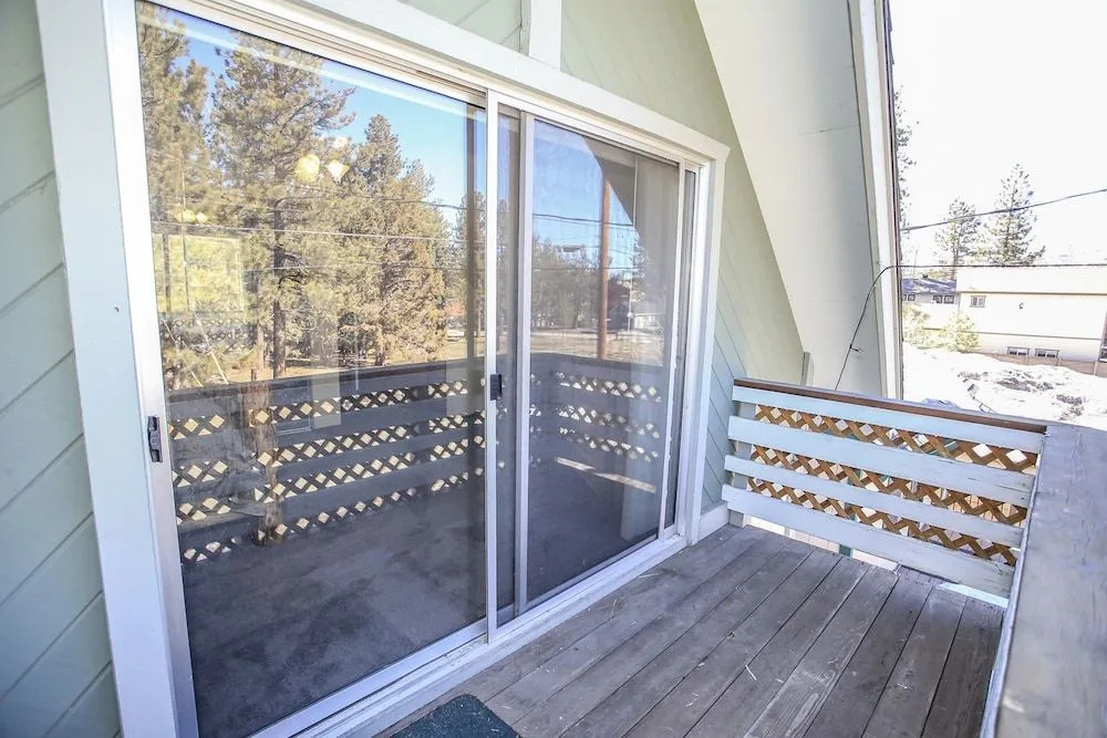 Village Hideaway - Perfectly cozy cabin with a beautiful location, walking distance to everything