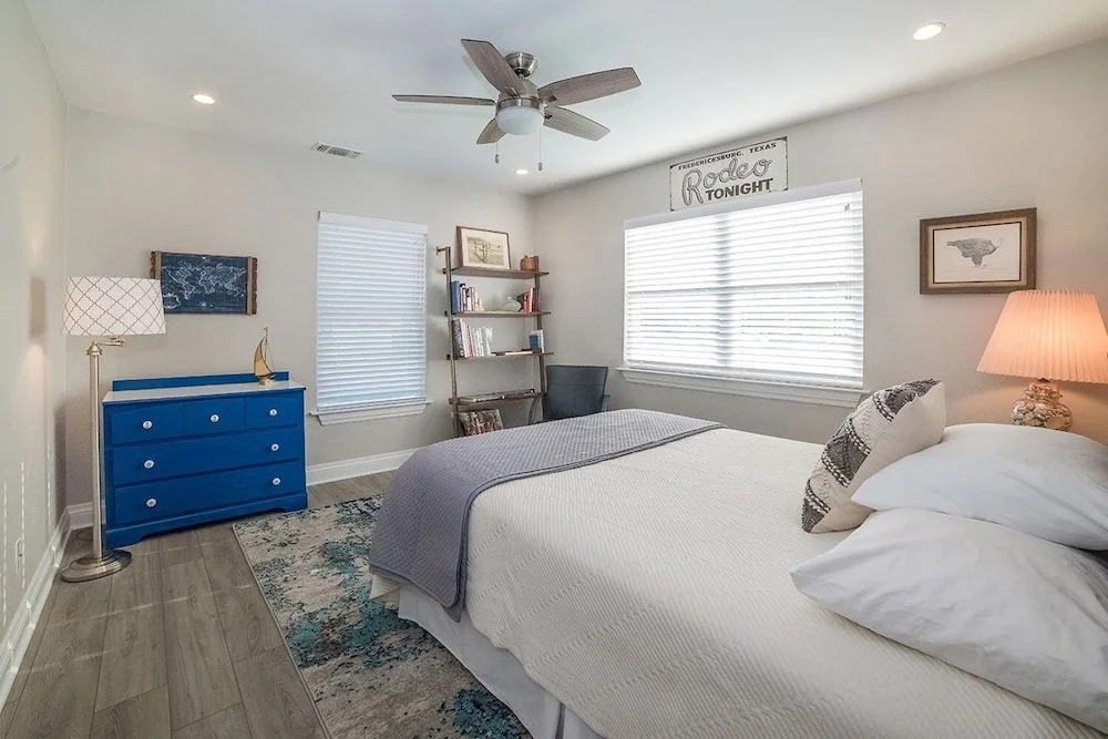 Anchorage Haus 3 Bedroom Home by RedAwning