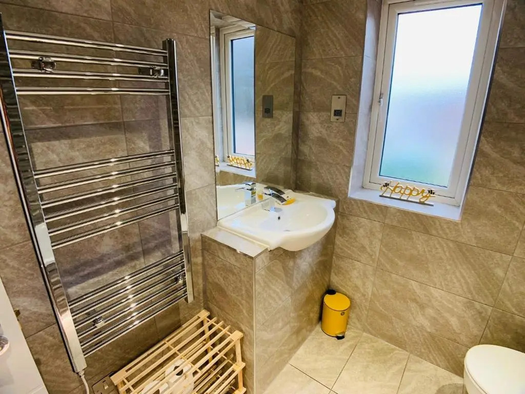 Springfield Apartment by Southwest Rooms - Free Parking & Netflix