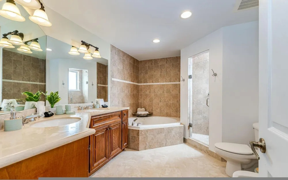 Salty Fox 5BD Oasis w Spa Beach Downtown