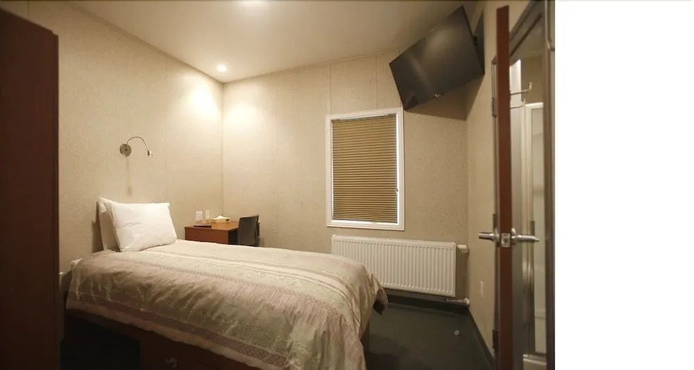 Arctic Oilfield Hotel