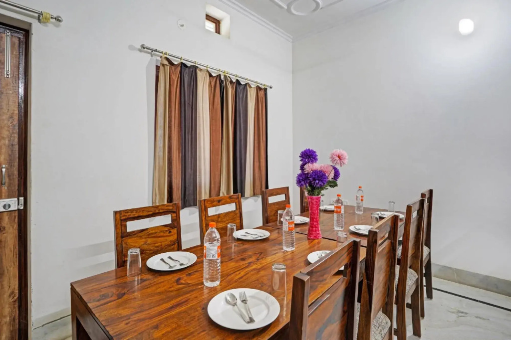 OYO Flagship 70101 The Royal Bharti Hotel