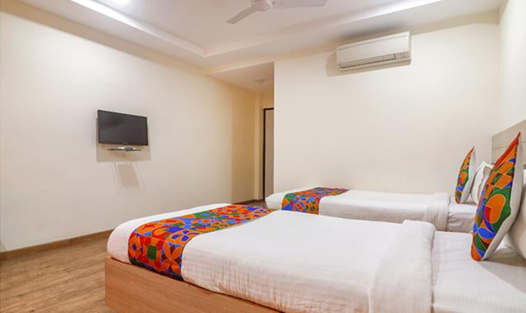 FabHotel Pride Inn Financia - Near DLF Cyber City Gachibowli