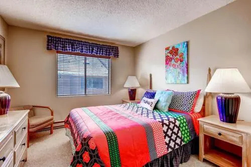 Cedars 18 - Ski-In/Ski-Out Apartment