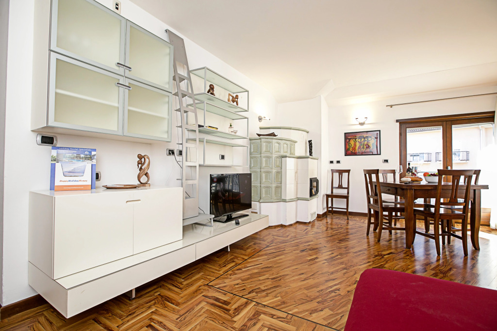 Paulie Apartment