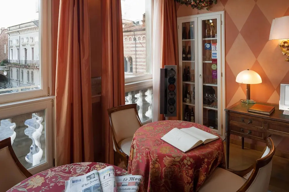 in Verona With 3 Bedrooms and 3 Bathrooms