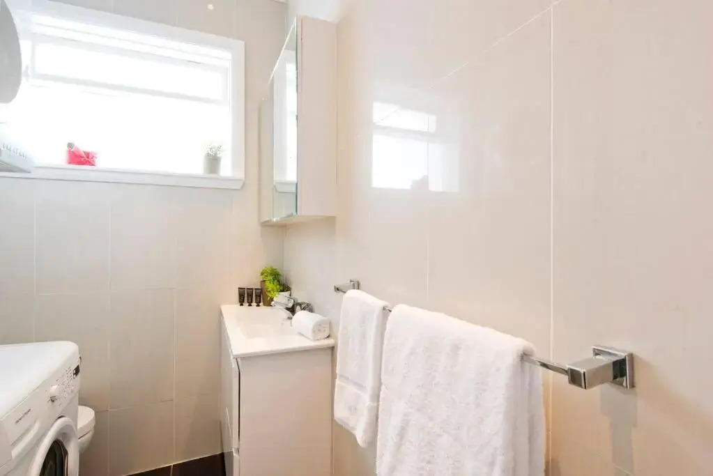 DUDL3C - Lovely Modern Coogee Apartment