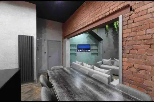 Casa Jungle Slps 20 Mcr Centre Hot tub, bar and cinema Room Leisure suite