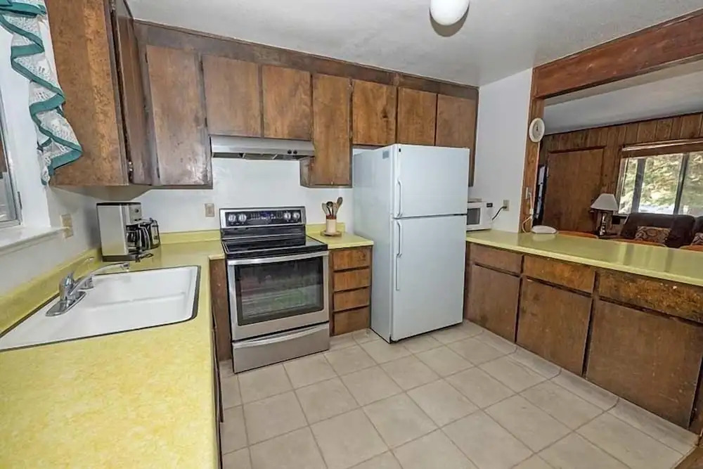 1629 Pioneer Trail 4 Bedroom Home by RedAwning