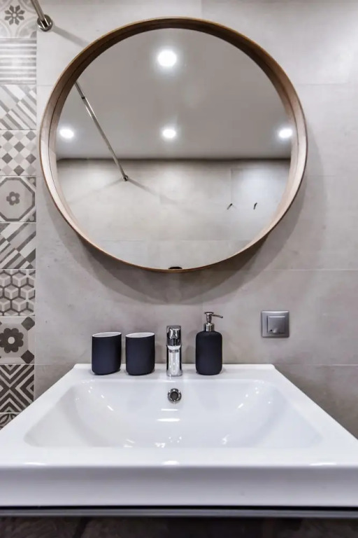 FM Luxury 3-BDR Apartment - 3 Levelled Home