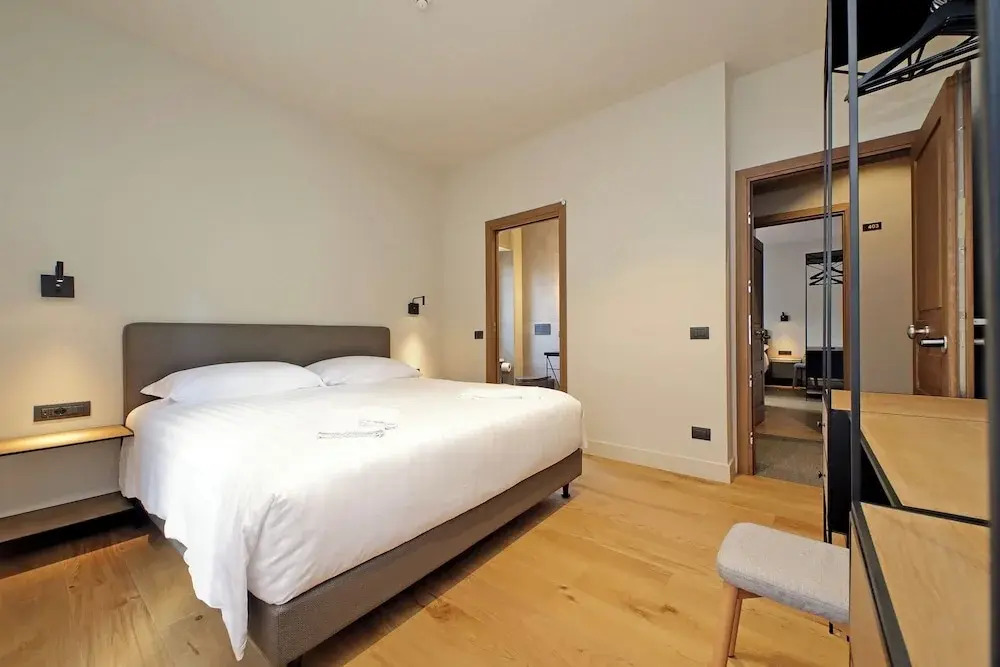 The Place Gallia - New Guesthouse San Giovanni- self check-in -near metro