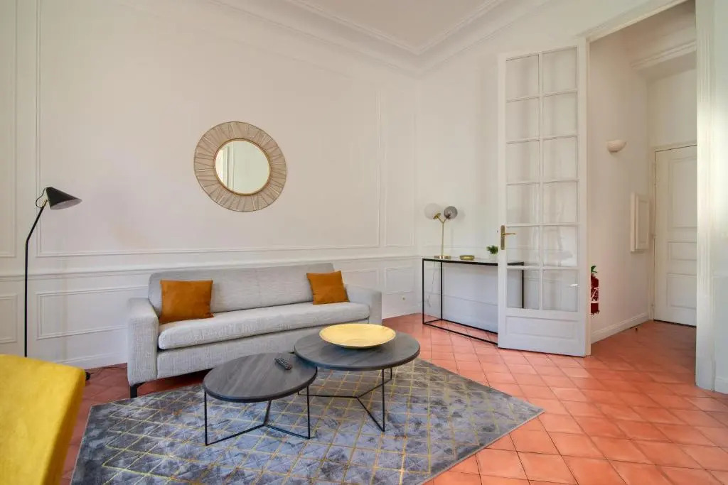 La Guitare 22 - Spacious 1 Br Apartment in the Center of Cannes, Right Behind Grand Hotel