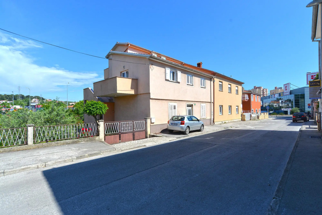 Apartment 1873