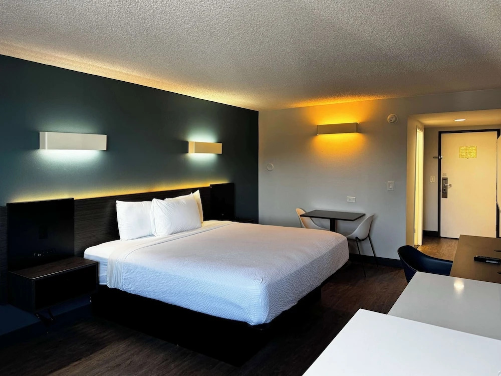 Studio 6 Suites Carson, CA