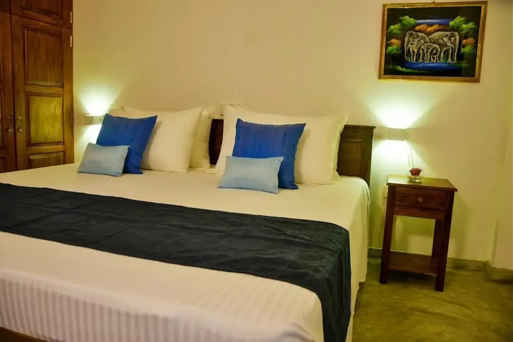 House With one Bedroom in Hikkaduwa, With Wonderful Lake View, Furnish