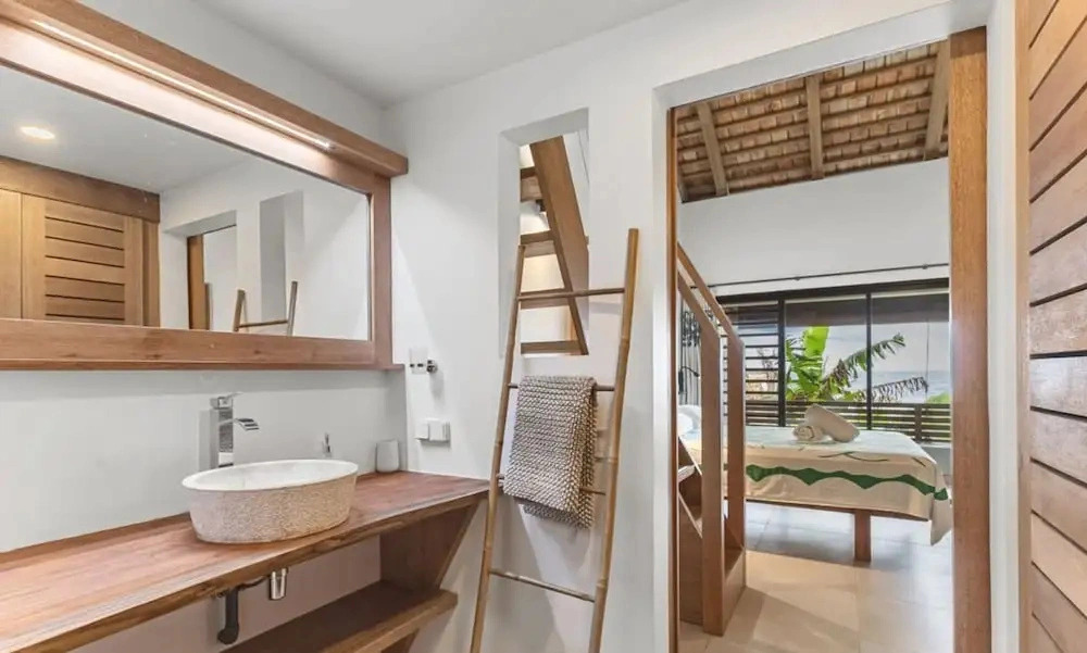 Coastal Bliss 1BR Bungalow by the Sea in Moorea