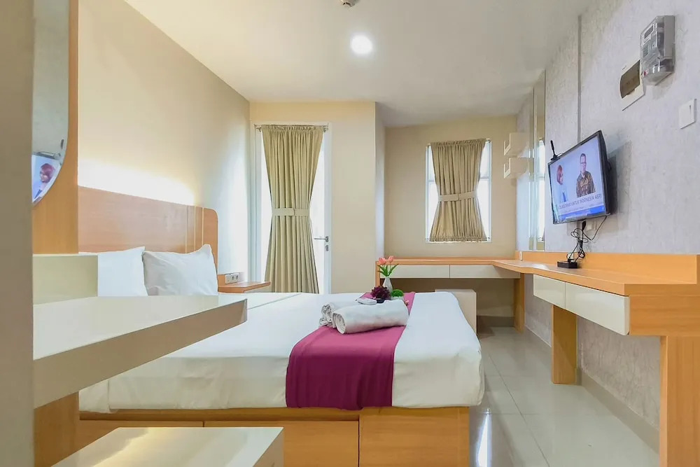 Comfy Modern Look Studio Room At Apartment Grand Dharmahusada Lagoon