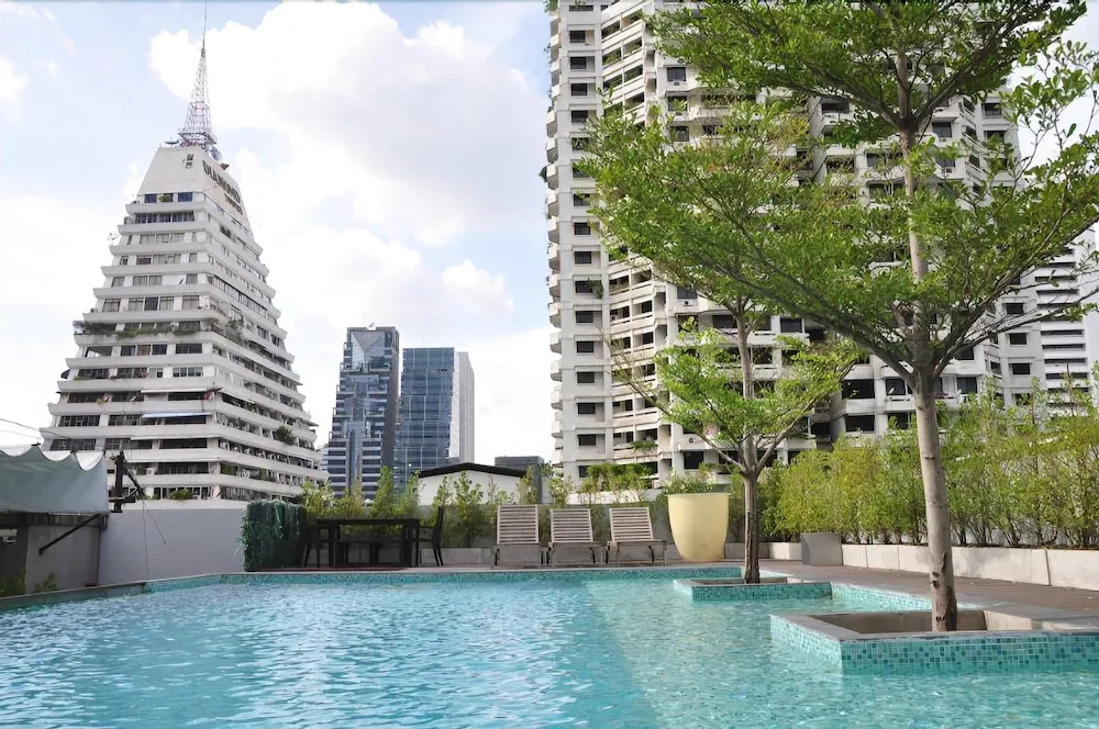 Quad Suites Silom