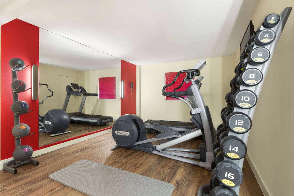 Ramada by Wyndham London North M1
