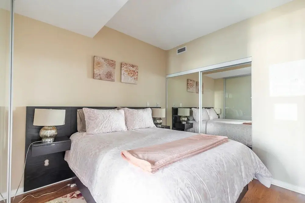 Sky View Suites - Maple Leaf Square