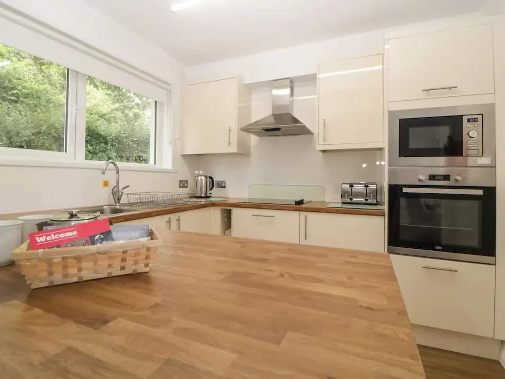 Harcombe House Bungalow 12