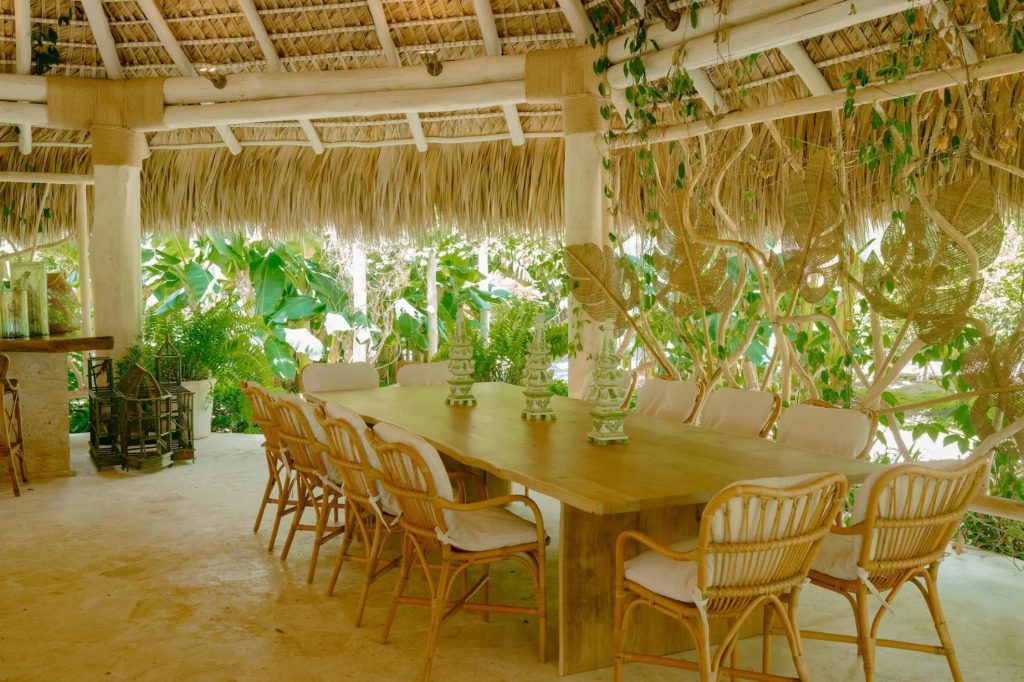 One-of-a-kind Villa With Open Spaces and Amazing Views in Luxury Beach Resort