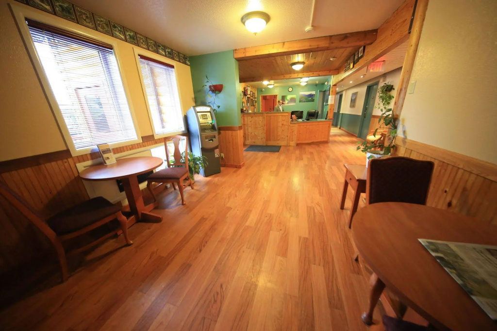 Long House Alaskan Hotel